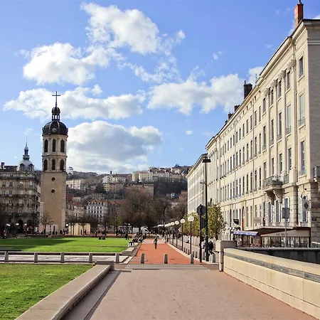 Otel Ibis Lyon Est