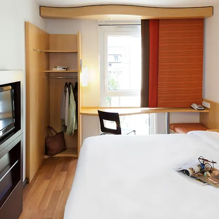 Ibis Lyon Est Hotel 3*
