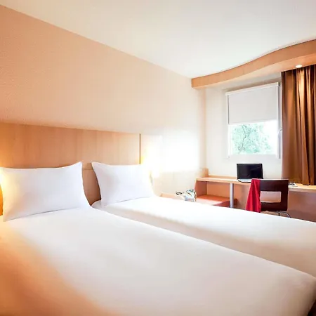 Ibis Lyon Est Hotel