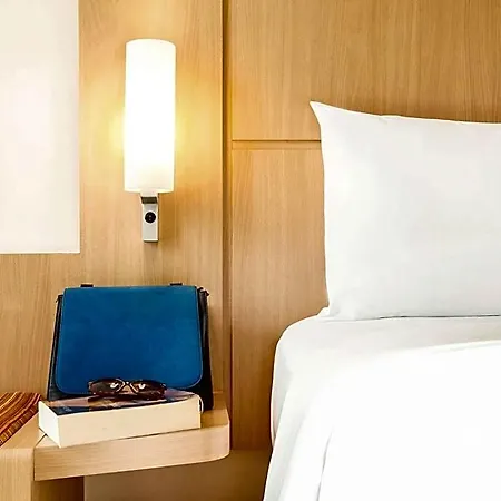 Ibis Lyon Est Hotel