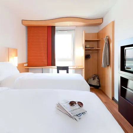 Ibis Lyon Est Hotel 3*