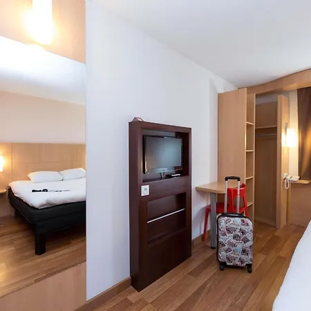 Ibis Lyon Est Hotel 3*