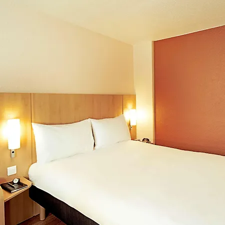 Ibis Lyon Est Hotel 3*