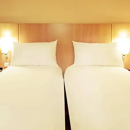 Ibis Lyon Est Hotel 3*